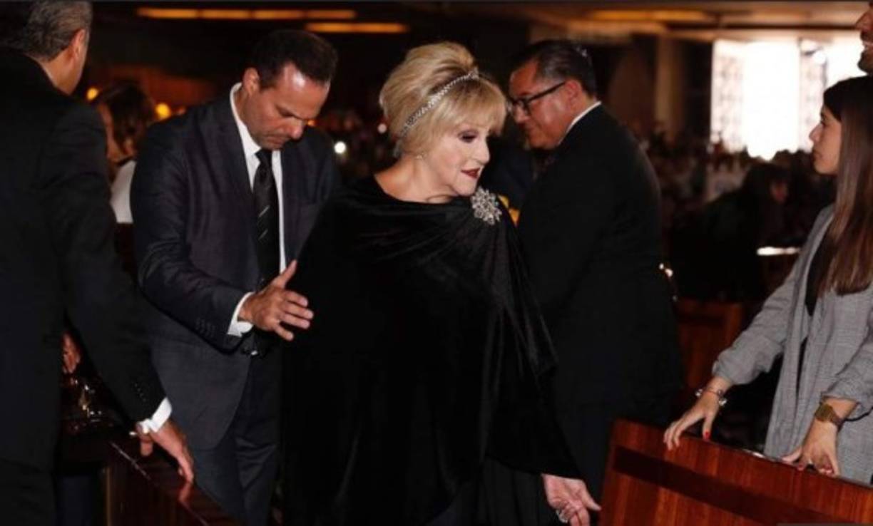 “Me costó mucho trabajo. Lo más difícil de todo es que en un momento dado, te enteras que tus mejores amigos del medio tuvieron que ver con esa persona”, dijo el intérprete.<br/><br/>Por otra parte, los episodios de depresión de Anel casi ocasionan la muerte de sus hijos. <br/><br/>“Llegué a esa decisión tan horrible de suicidarme con mis hijos, porque nunca entendí que nada funcionó. Ni mi amor, ni que yo dejé toda mi carrera y toda mi vida por su amor”.<br/><br/>