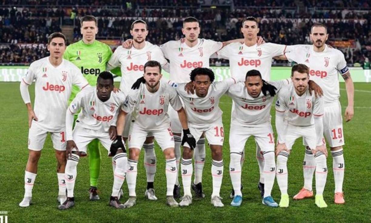 La Juventus pretende construir un nuevo proyecto deportivo y este día en Italia se ha revelado la lista de los futbolistas que posiblemente salgan del club luego de que pase la pandemia del coronavirus.