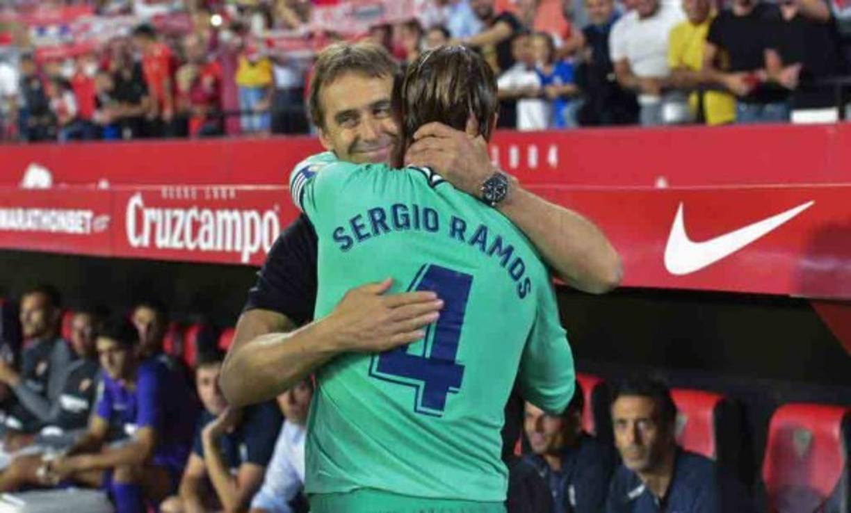 Previo al inicio del partido, Sergio Ramos se fue a saludar a Lopetegui, su ex entrenador en el Real Madrid y la selección de España.