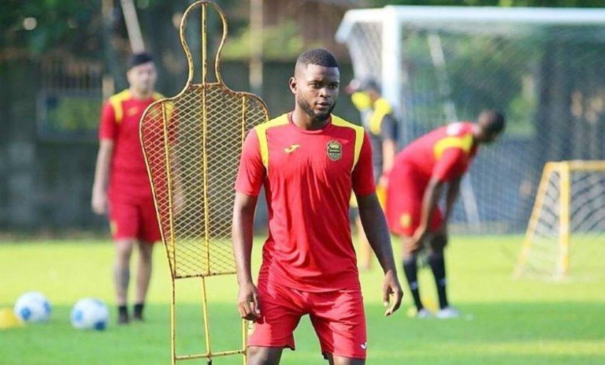 Elison Rivas: El lateral zurdo rescindió su contrato con Real España y se convirtió en agente libre.