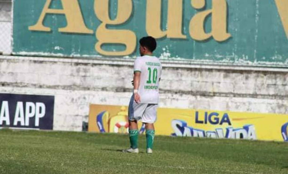 Orbin se desempeñaba como mediocampista y lucía el dorsal 10.