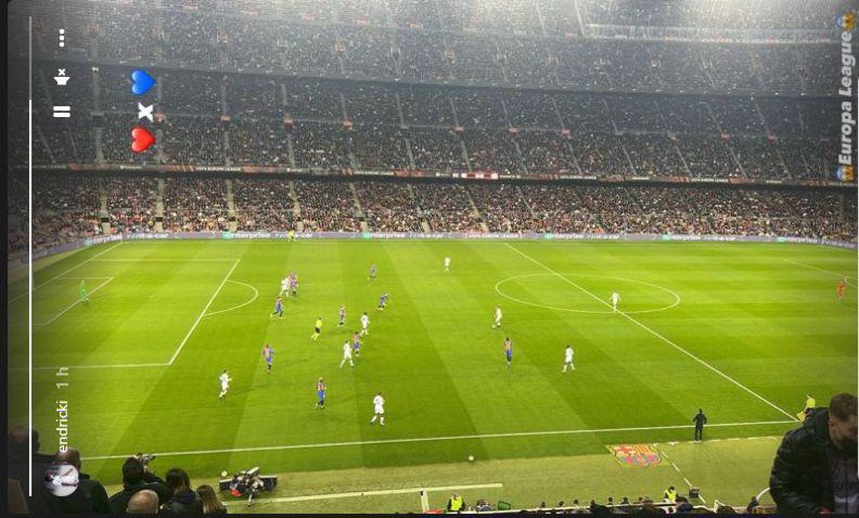 El joven brasileño de 15 años, Endrick del Palmeiras, estuvo en las gradas del Camp Nou observando el partido. La joya brasileña se menciona que puede llegar a Europa, donde Barcelona y Real Madrid lo pretenden.