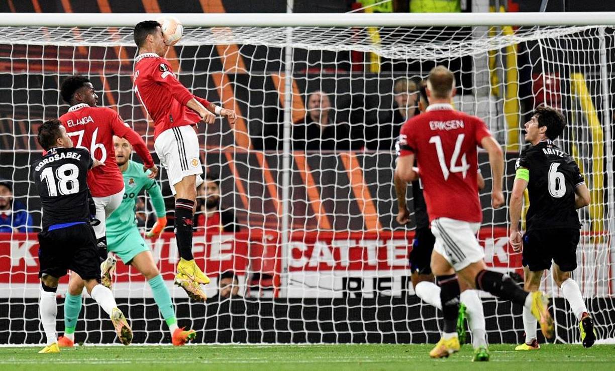 A Cristiano Ronaldo se le invalidó un gol en el primer tiempo por un fuera de juego.