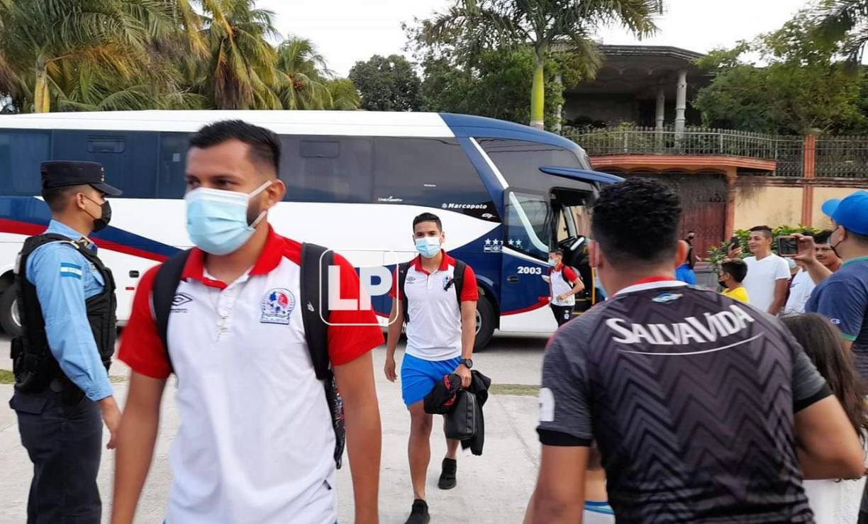 El plantel del Olimpia llegó temprano al estadio Humberto Micheletti para enfrentar al Honduras Progreso.