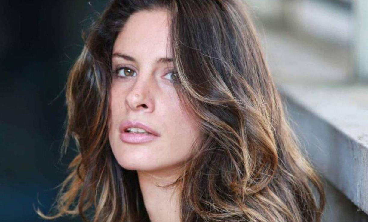 Su trayectoria desde la gimnasia hasta el cine y su regreso al deporte para liderar al equipo italiano en los Juegos Olímpicos han sido notables, consolidando su lugar en la historia del deporte.