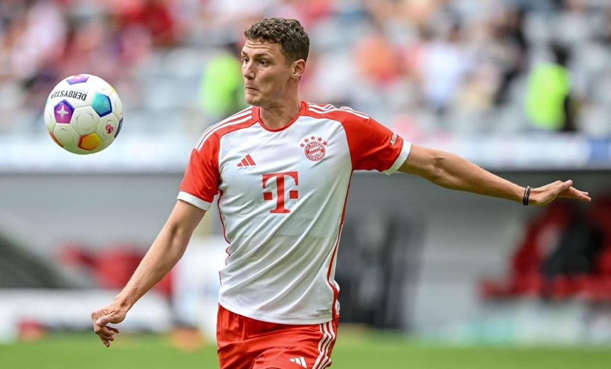 El entrenador del Inter de Milán, Simone Inzaghi, ha contestado sobre el mercado de fichajes y futuros refuerzos. Entre otros, sobre el jugador del Bayern, Benjamin Pavard, quien se rumoreaba que podría llegar al equipo ‘nerazzurri’. “Sí, Pavard es parte de nuestra lista de objetivos, no es el único jugador”, dijo.