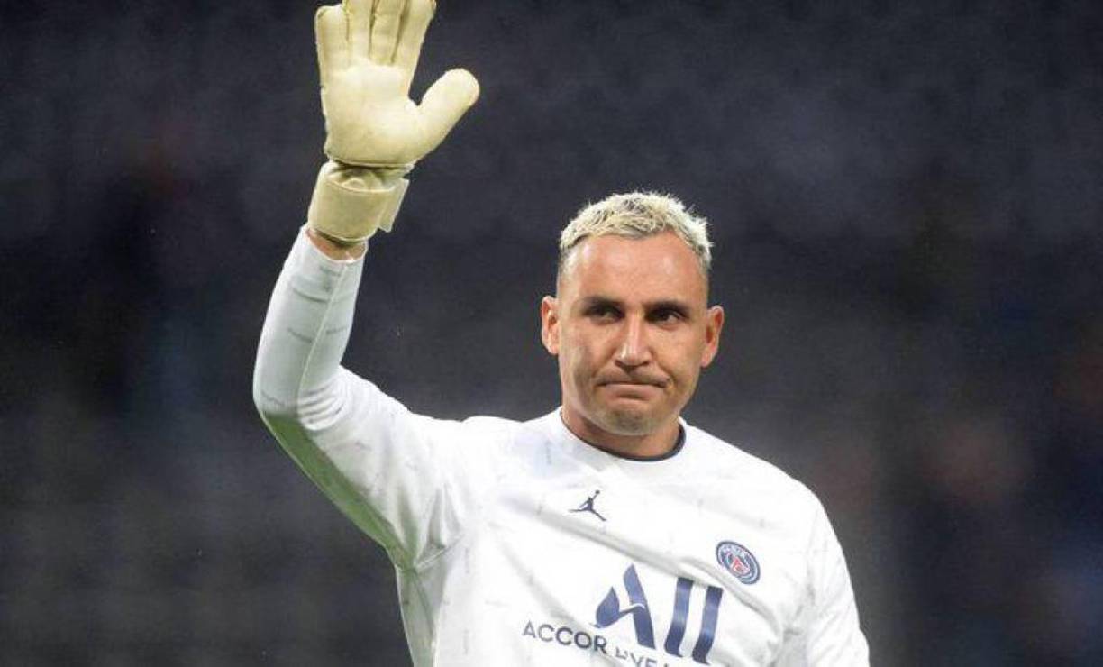 El diario L’Equipe informa este jueves que Galtier, nuevo entrenador del PSG, ha decidido que Donnarumma será su portero titular en la temporada 2022-23 y ahora el club francés le busca una salida a Keylor Navas.