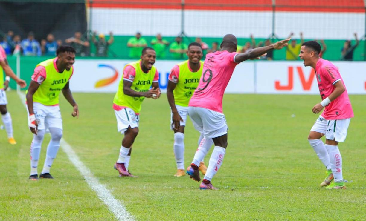 El otro goleador de la tarde en el Yankel fue Clayvin Zúniga, que celebró su octavo gol del certamen con este bailecito.