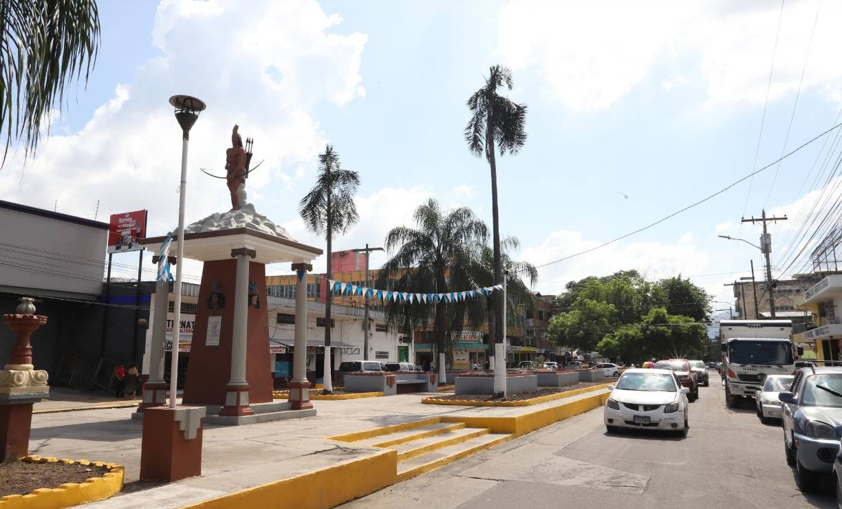 También en 1912 se constituyó el barrio Lempira, inicialmente llevaba el nombre del barrio El Calvario. En el centro de la mediana hay un monumento del Cacique Lempira construido en 1936, homenaje hecho por la comunidad palestina en el cuarto centenario de su muerte.
