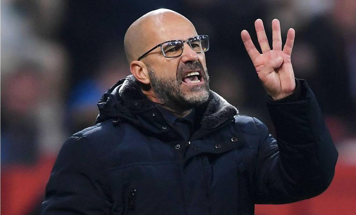 Peter Bosz - El entrenador neerlandés se quedó sin equipo desde octubre de 2022. Su último club fue el Olympique de Lyon.