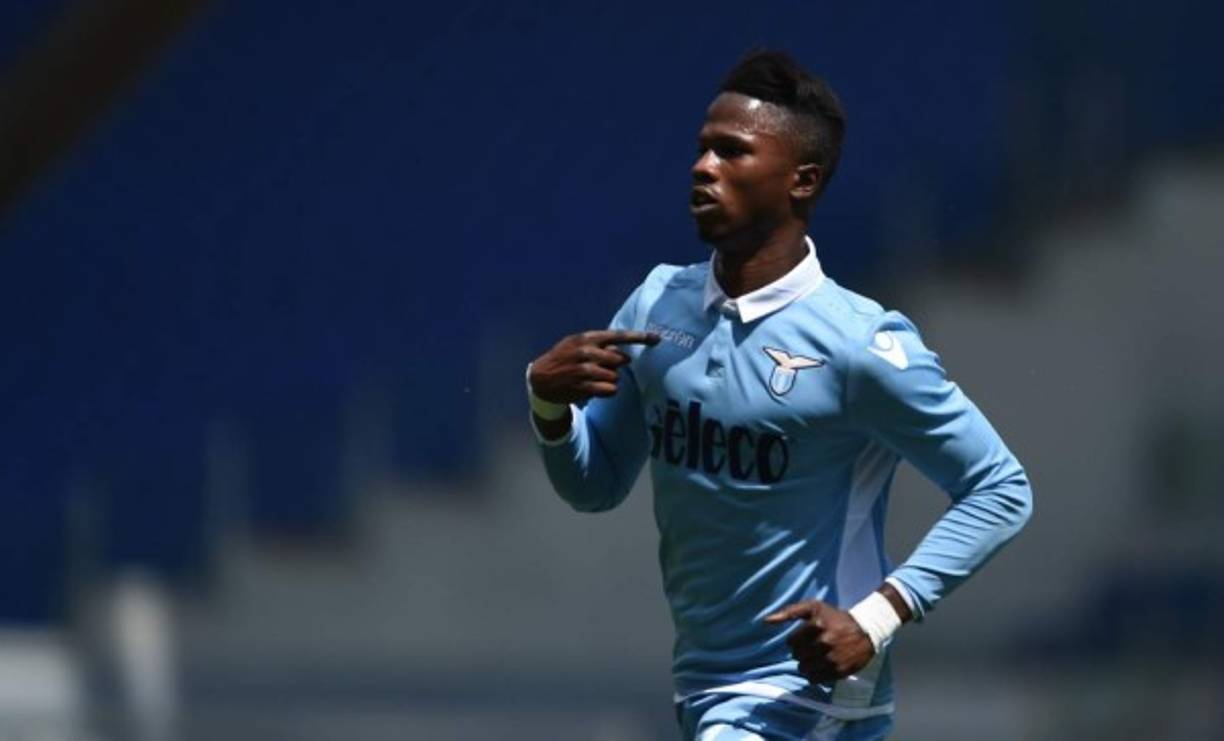 Uno de los que puede cambiar de aires este verano podría ser Keita Baldé. El jugador de la Lazio ha hecho una gran temporada en la Serie A y ya es seguido por varios clubes de Europa. Ya salió días atrás que el Sevilla le quería y ahora, parece que la Juventus también se ha fijado en él.