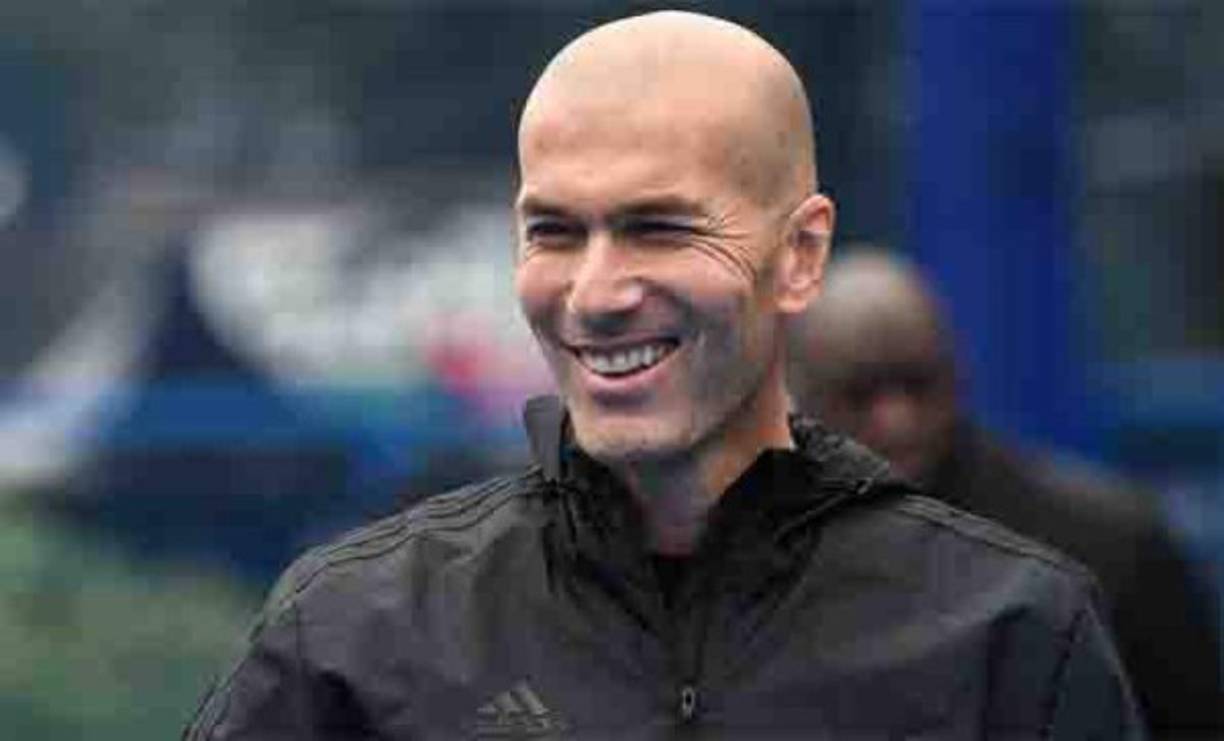 El Real Madrid le habría ofrecido a Zidane poder absoluto y cheques en blanco para poder fichar a los jugadores que él necesite, según Jugones.