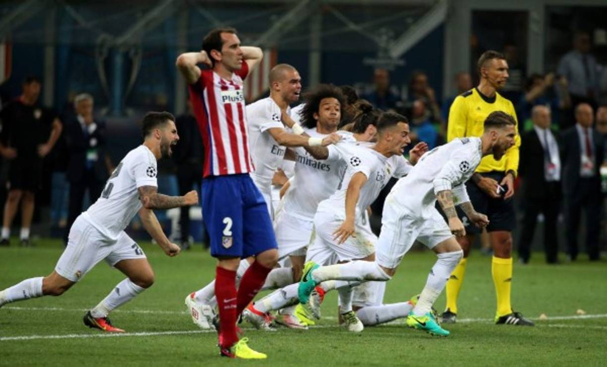 Momento en que los jugadores del Real Madrid mientras festejaban . Foto EFE.