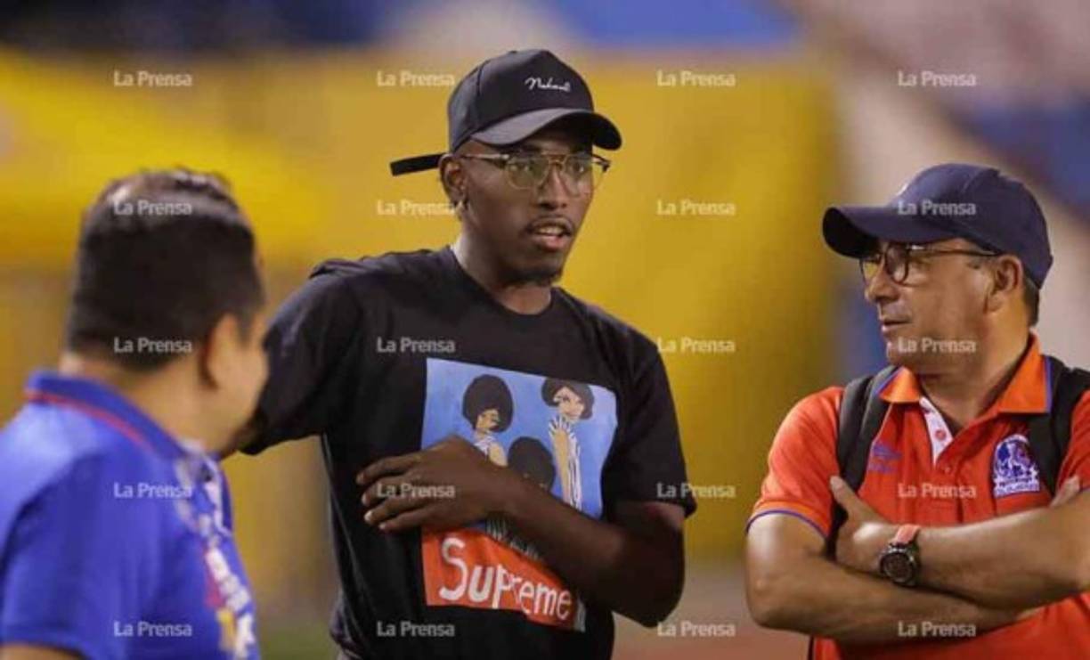 Alberth Elis junto a Osman Madrid, vicepresidente del Olimpia.