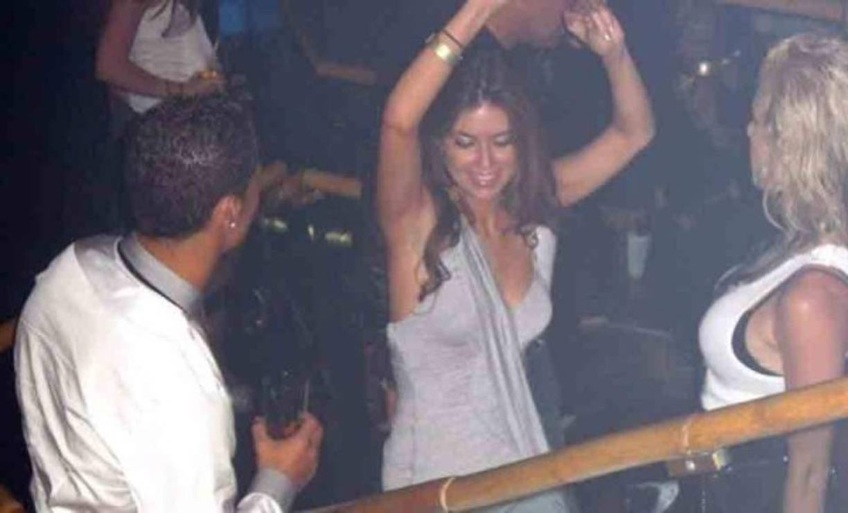 Mayorga –quien habría conocido a ‘CR7’ en la zona VIP del Club Rain– se crió en una familia de origen hispano de clase media de la llamada ‘Ciudad del pecado’ y es hija de Larry, un bombero y Cherryl, una ama de casa.