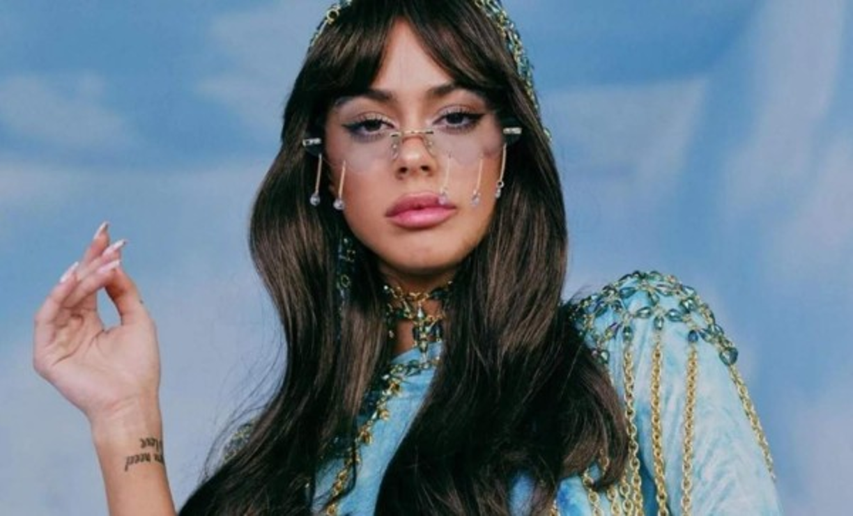 Al conocer la polémica que se generó por su mensaje, la protagonista de Violeta aclaró que estaba haciendo referencia a su nueva canción, “Duele”, que fue escrita y grabada hace más de un año y medio. <br/>