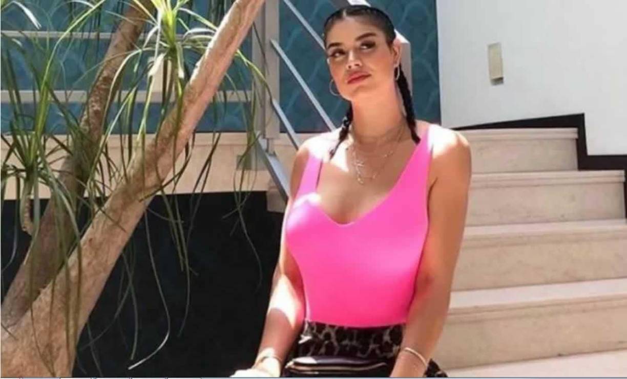 Paola Salcedo se alejó de la conducción y en los último años se mantuvo distante de su hermano Carlos Salcedo luego de una disputa familiar donde el futbolista de Cruz Azul la acusó a ella y a su padre de extorsionarlo.