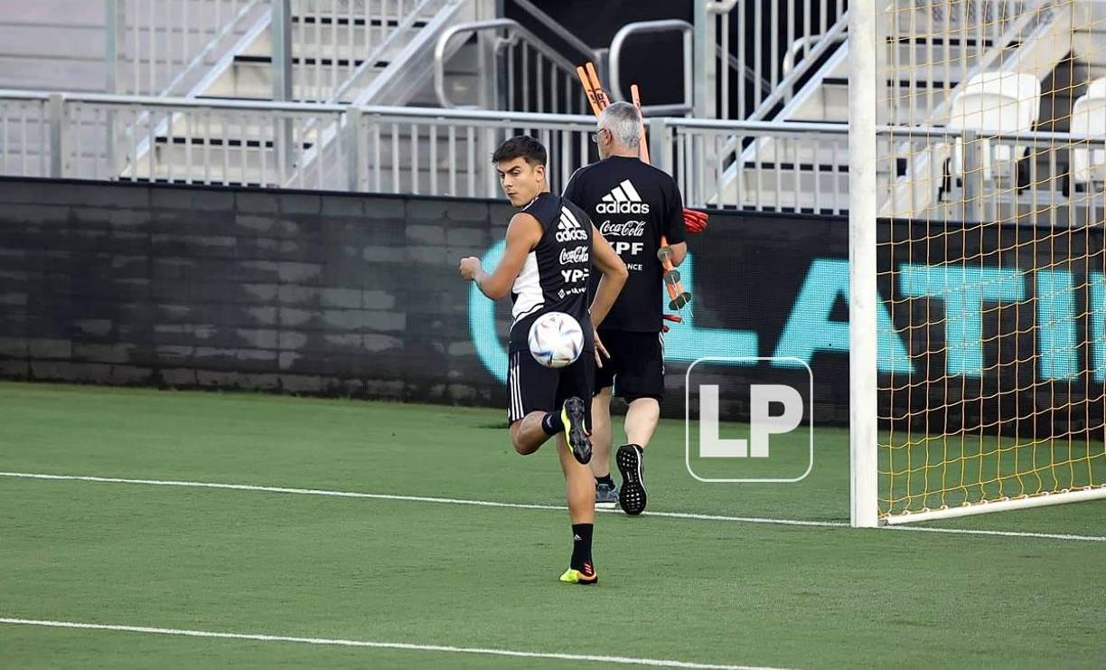 Paulo Dybala estuvo trabajando por separado con parte del cuerpo técnico de la Albiceleste.