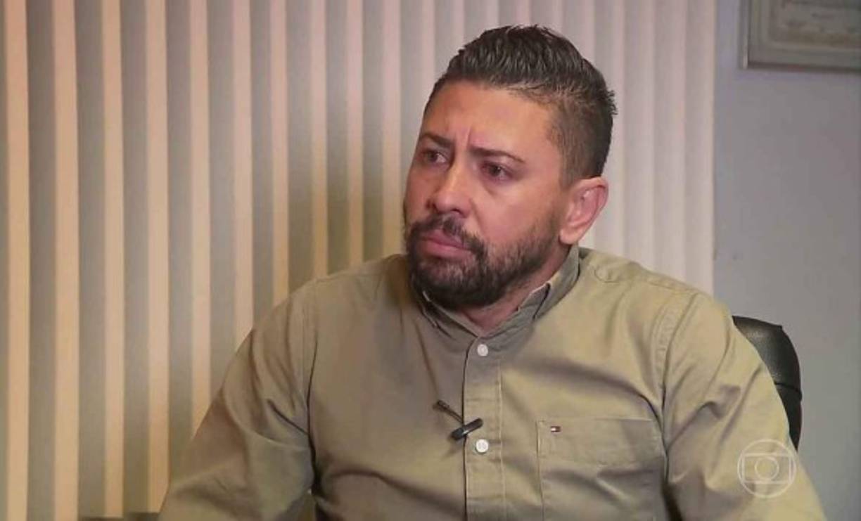 Después de ver las fotos del jugador con su esposa en la cama, el empresario detuvo su vehículo, fue al maletero donde estaba Correa y lo atacó con puñaladas en el cuello. Después de eso le cortó los genitales.