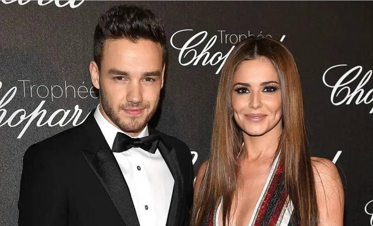 “Les ruego que consideren qué utilidad tienen algunos de estos informes, además de causar más daño a todos los que se quedaron atrás recogiendo los pedazos. Antes de dejar comentarios o hacer videos, pregúntense si les gustaría que sus propios hijos o familiares los leyeran”. “Por favor, denle a Liam la poca dignidad que le queda tras su muerte para que pueda descansar en paz al fin”, concluye el mensaje de Cheryl.