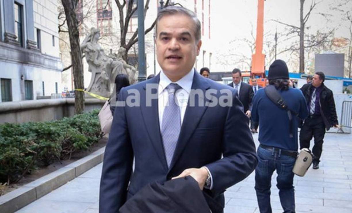 El empresario hondureño Yani Rosenthal Hidalgo. Foto Archivo Nueva York, Estados Unidos. ADVERTISING El empresario hondureño Yani Rosenthal Hidalgo, que enfrenta acusaciones en el Distrito Sur de Nueva York, anunció hoy en un comunicado que se declarará culpable de uno de los cargos en su contra en EUA. La decisión la ha tomado, según dice, para el “cierre (de) este período que es, por el dolor y la incertidumbre causada a mi familia y allegados, el más difícil de mi vida”.