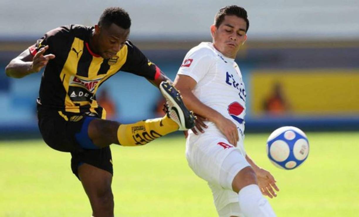 José David Velásquez Colón: El defensor hondureño estaría saliendo del Real España luego de que no se pudo consolidar en el equipo.