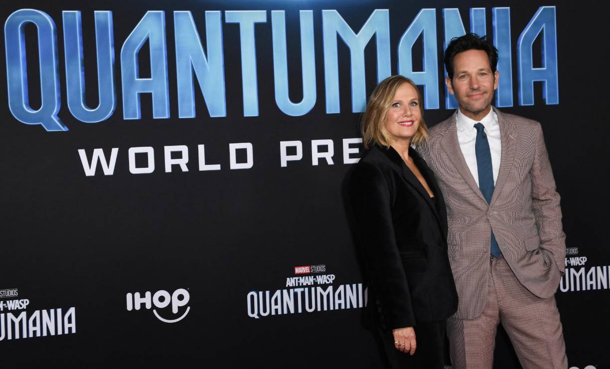 Rudd y su esposa, la publicista convertida en guionista Julie Yaeger, se las han arreglado para mantenerse en gran parte fuera del centro de atención durante su matrimonio de casi 20 años. La pareja comparte dos hijos, Jack Sullivan Rudd y Darby Rudd.