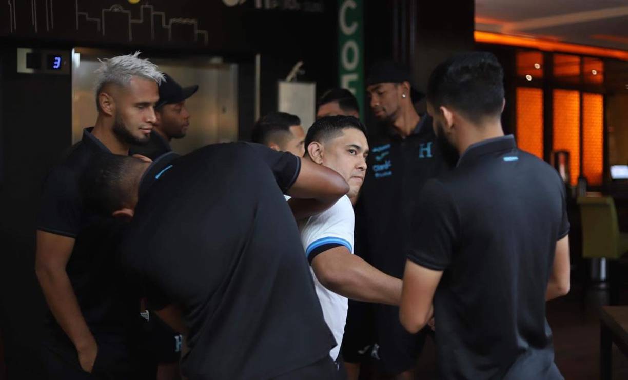 El hondureño que madrugó a buscar la firma de los seleccionados catrachos