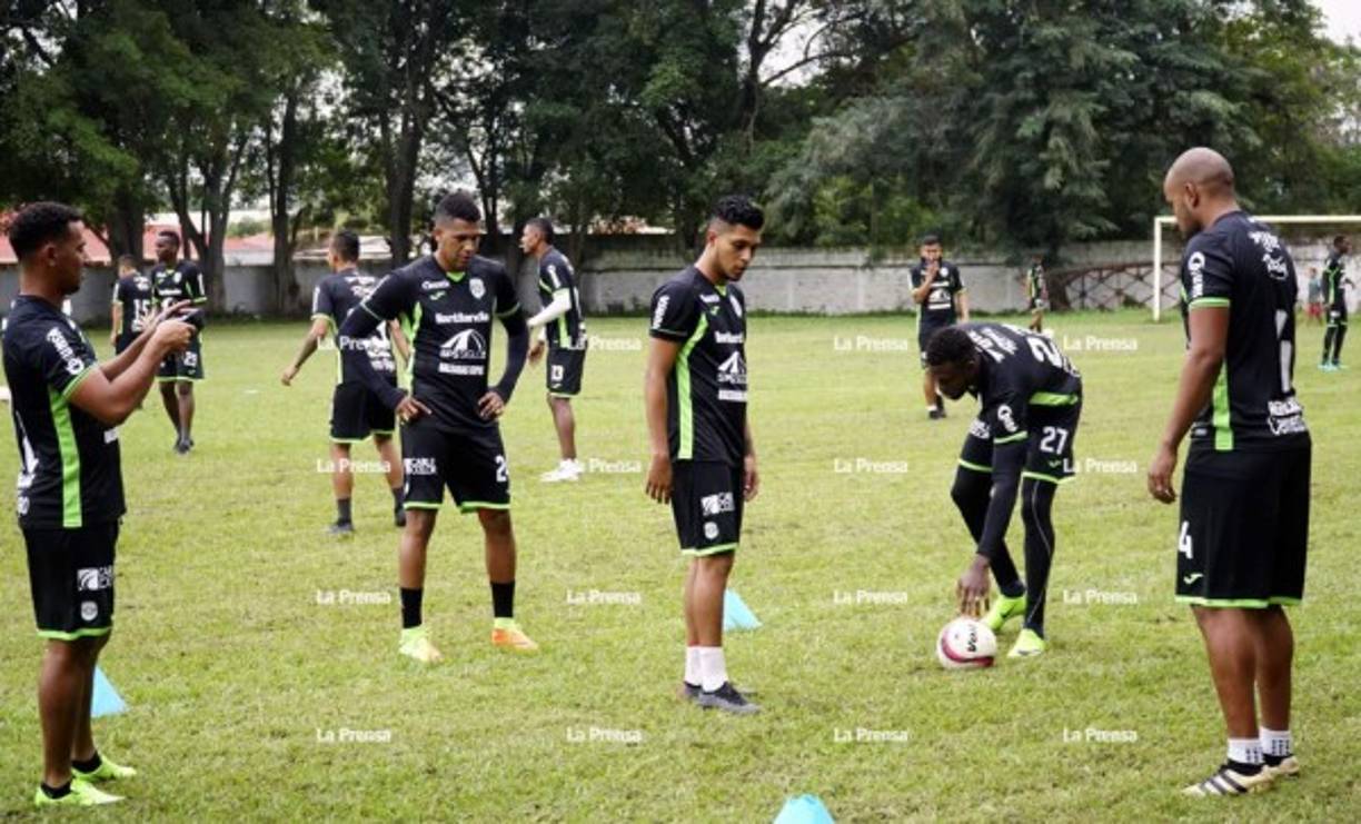La imagen esperada. Carlo Costly se reencontró con Caue Fernandes, quien será su compañero en el Marathón, pero con el que tuvo un cruce de palabras hace un par de años cuando terminó con un golpe y acusó al brasileño de “ser mala leche”.