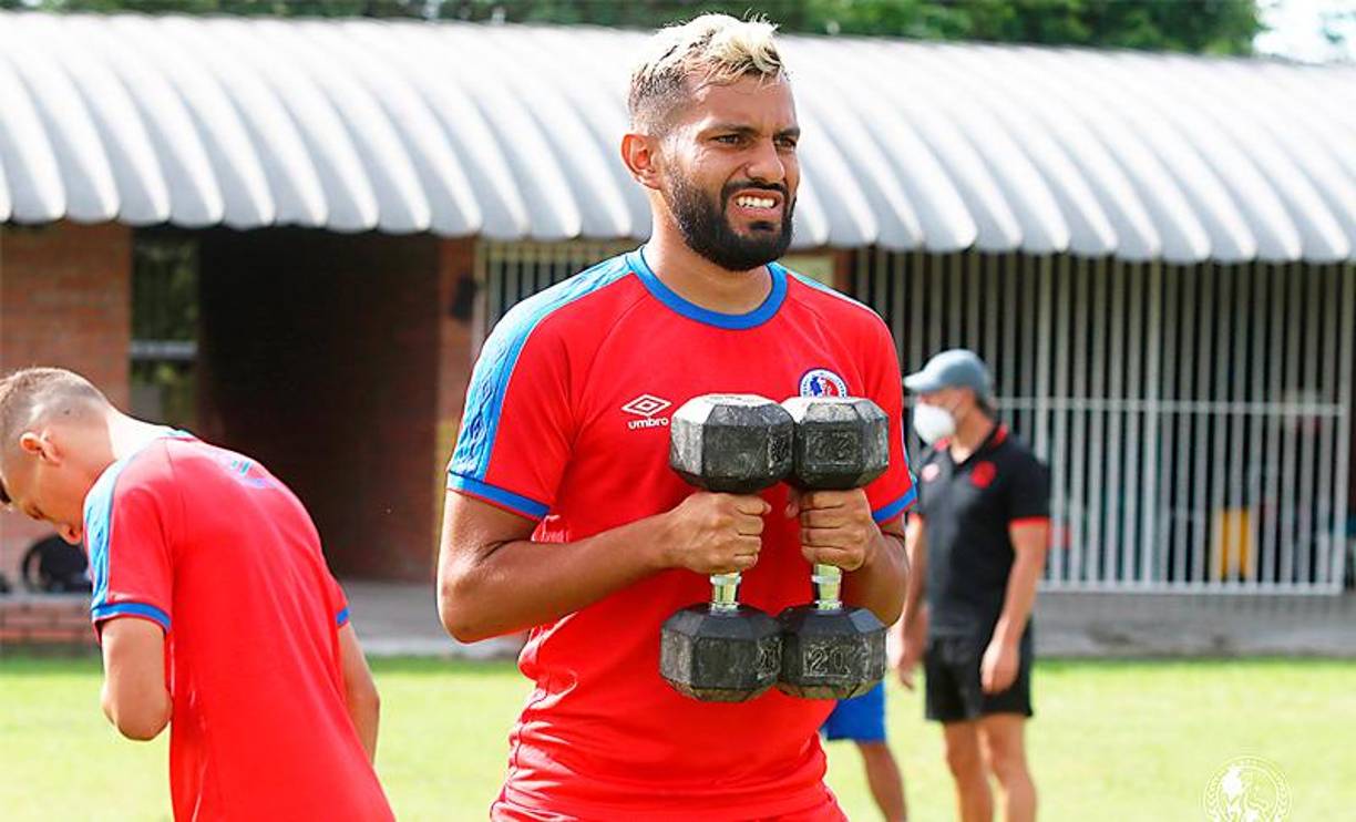 El mediocampista Jorge Álvarez no descarta irse del Olimpia para convertirse en nuevo legionario hondureño: “Siempre ha estado en el radar el ir al extranjero, creo que eso siempre estará”, dijo.