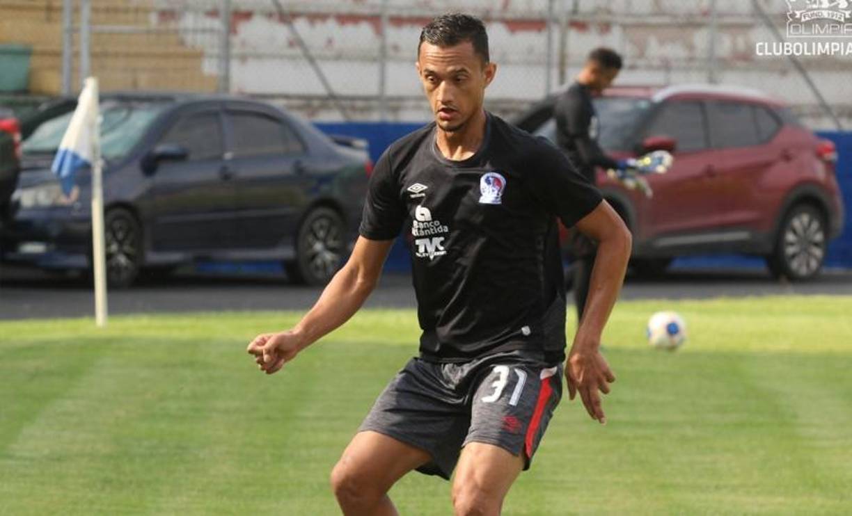 Diego Reyes: El delantero podría salir del Olimpia y se marcharía cedido a préstamo a la UPN. Los Lobos confirmaron que es uno de los tres futbolistas que le han pedido al cuadro olimpista.