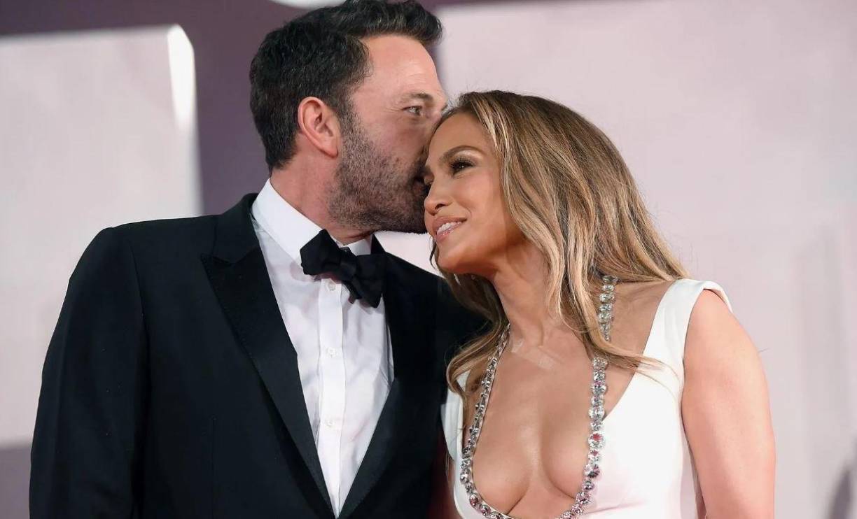 “Siento que está en un lugar en su vida... justo como siento que ha sido conmigo, un viaje de aprendizaje, de desciframiento de ti mismo, de llegar a un sitio donde te sientes bien con quien eres y puedes estar en una relación feliz y saludable”.