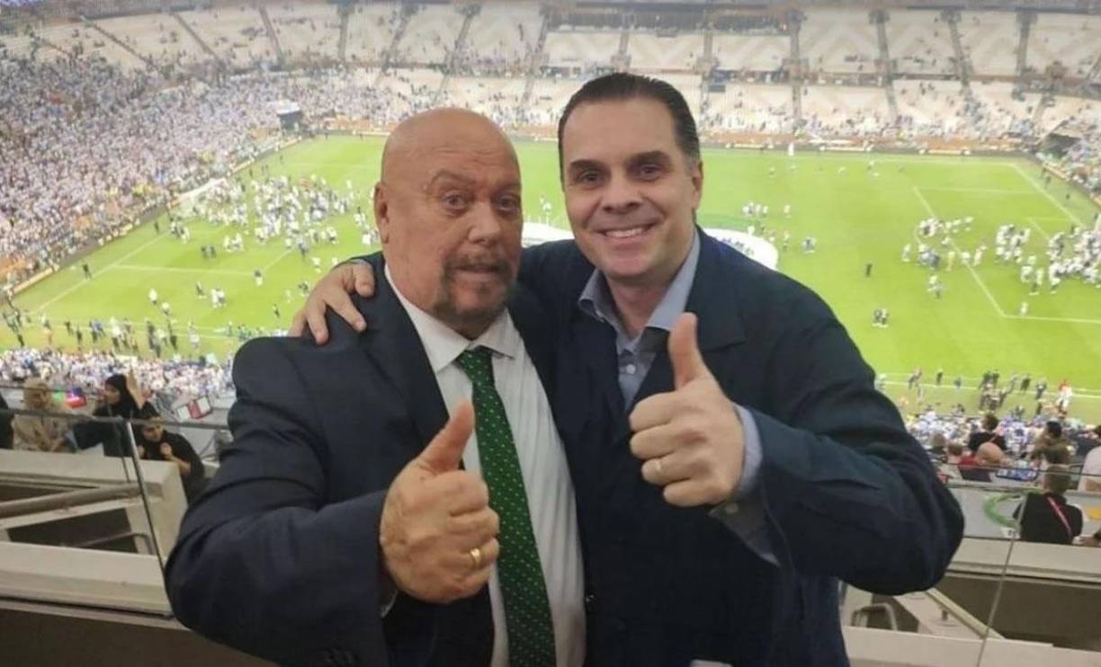 La misma fuente de Récord señala que Televisa habría buscado liquidar a Bermúdez con un año de salario con la condición de que en dicho periodo de tiempo no trabajara en otra empresa, esto para que no signifique una competencia directa para la que fue su casa por muchos años.