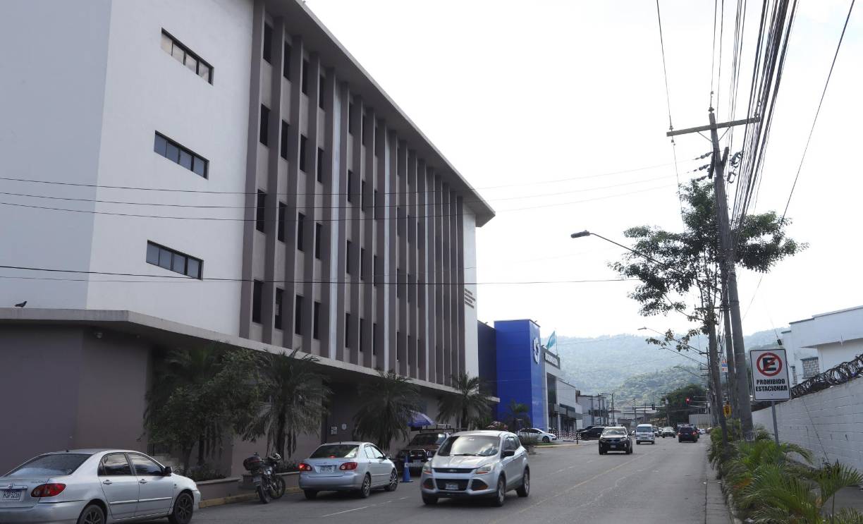 Barrio La Guardia desde 1890. En esta zona se encuentran bodegas, grandes empresas, centros educativos, posta policial, entre otros.