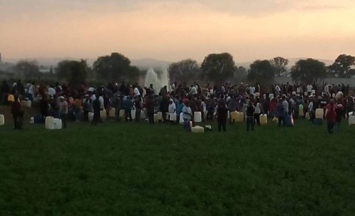 El accidente ocurrió en un momento en la que varios estados mexicanos continúan con problemas de desabastecimiento de combustibles dos semanas después del inicio de la crisis debido al persistente sabotaje de ductos de Petróleos Mexicanos (Pemex), que impide un restablecimiento total del suministro y que llevó al Ejecutivo a reforzar la seguridad en la zona.