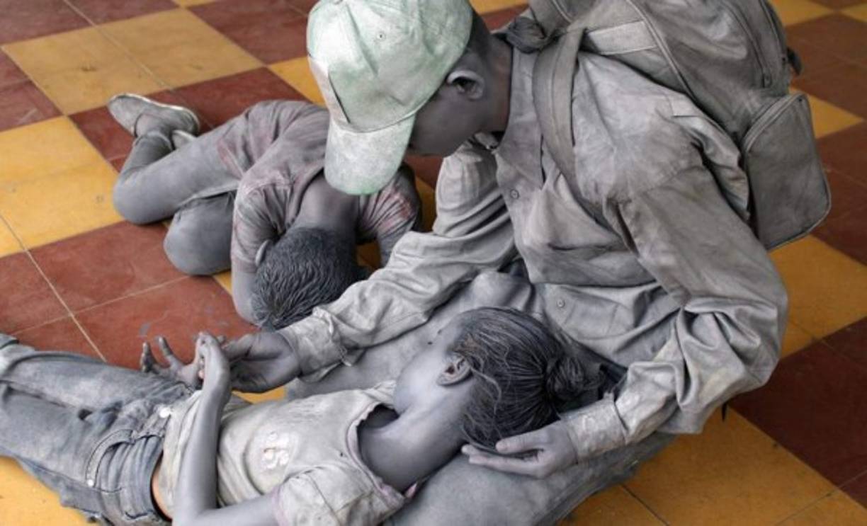 A través del estatuismo viviendo los pequeños conmovieron con su gran actuación.