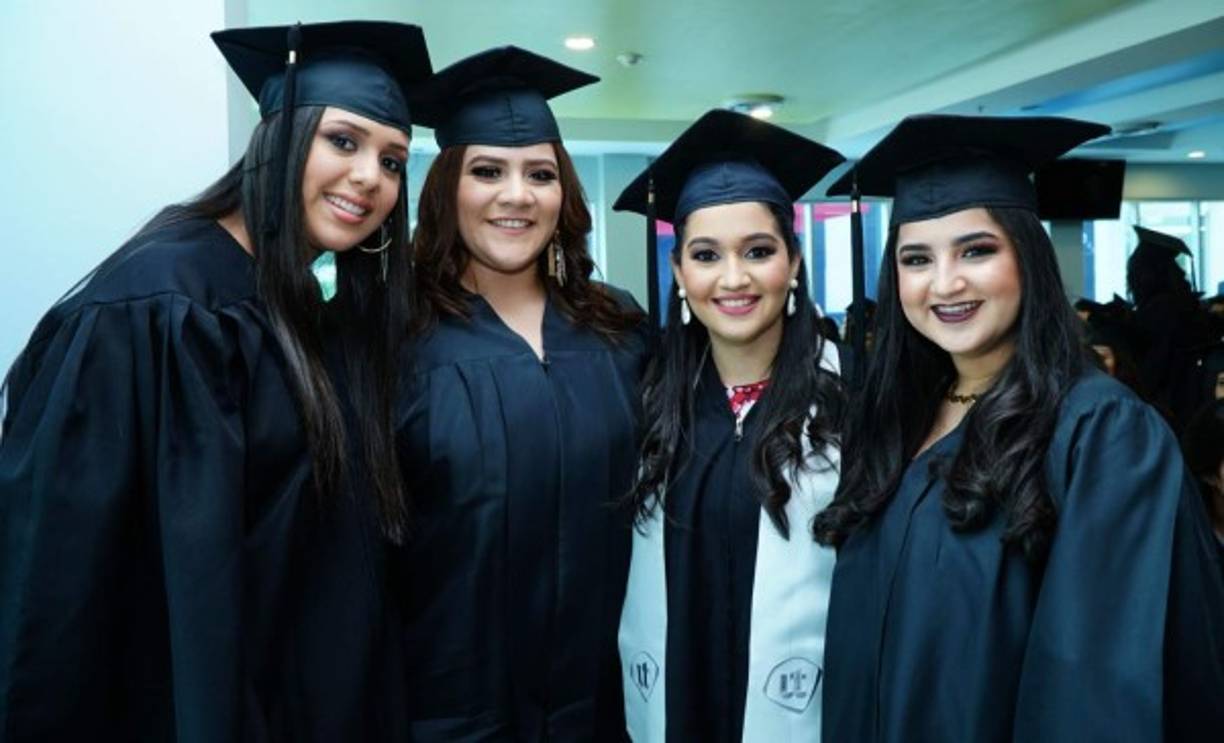 Bianka Romero, Yareissa Fernández, Lizbeth Aguilar y Lody Awwad.