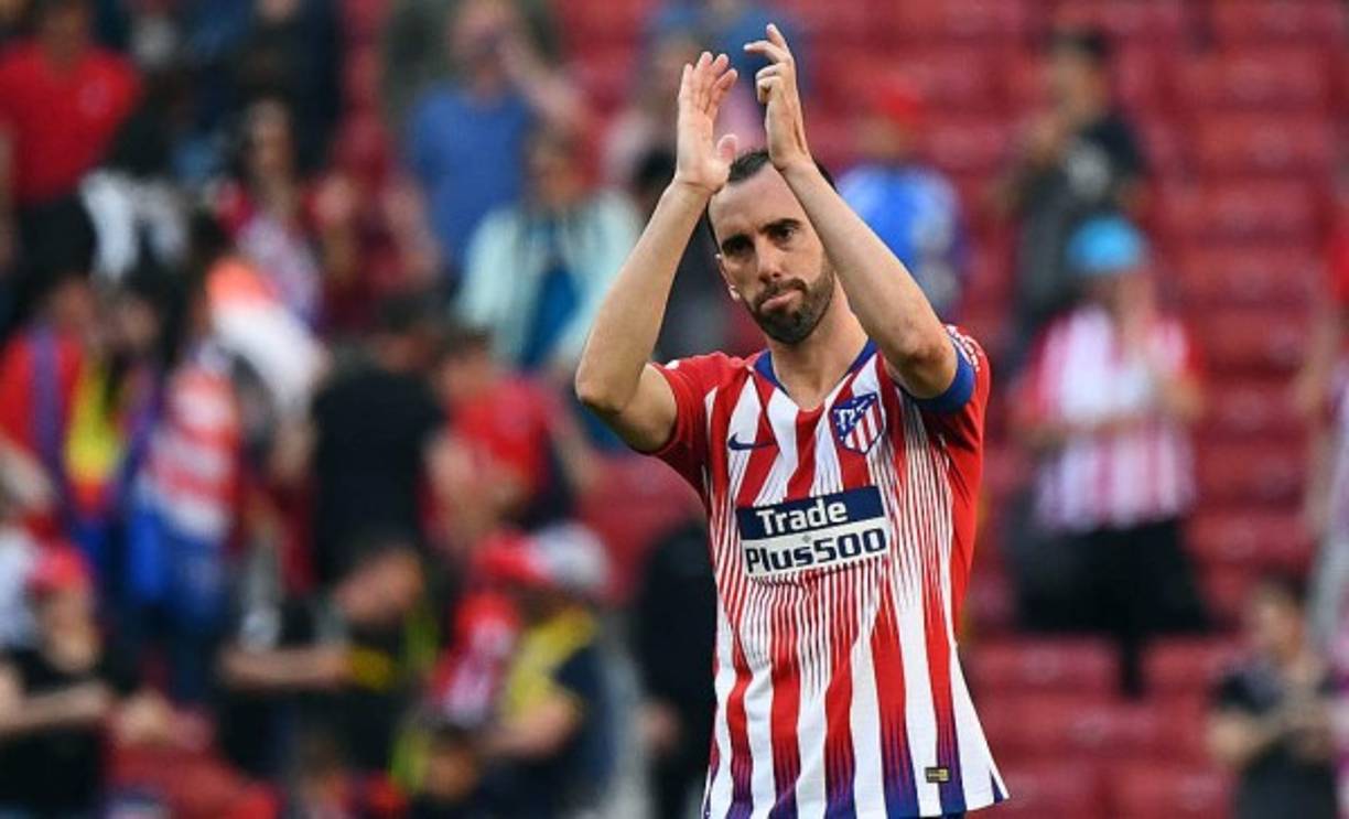 Juanfran Torres: Lateral español que se despidió tras varios años de éxitos en el Atlético de Madrid. Cuenta con 34 años de edad.