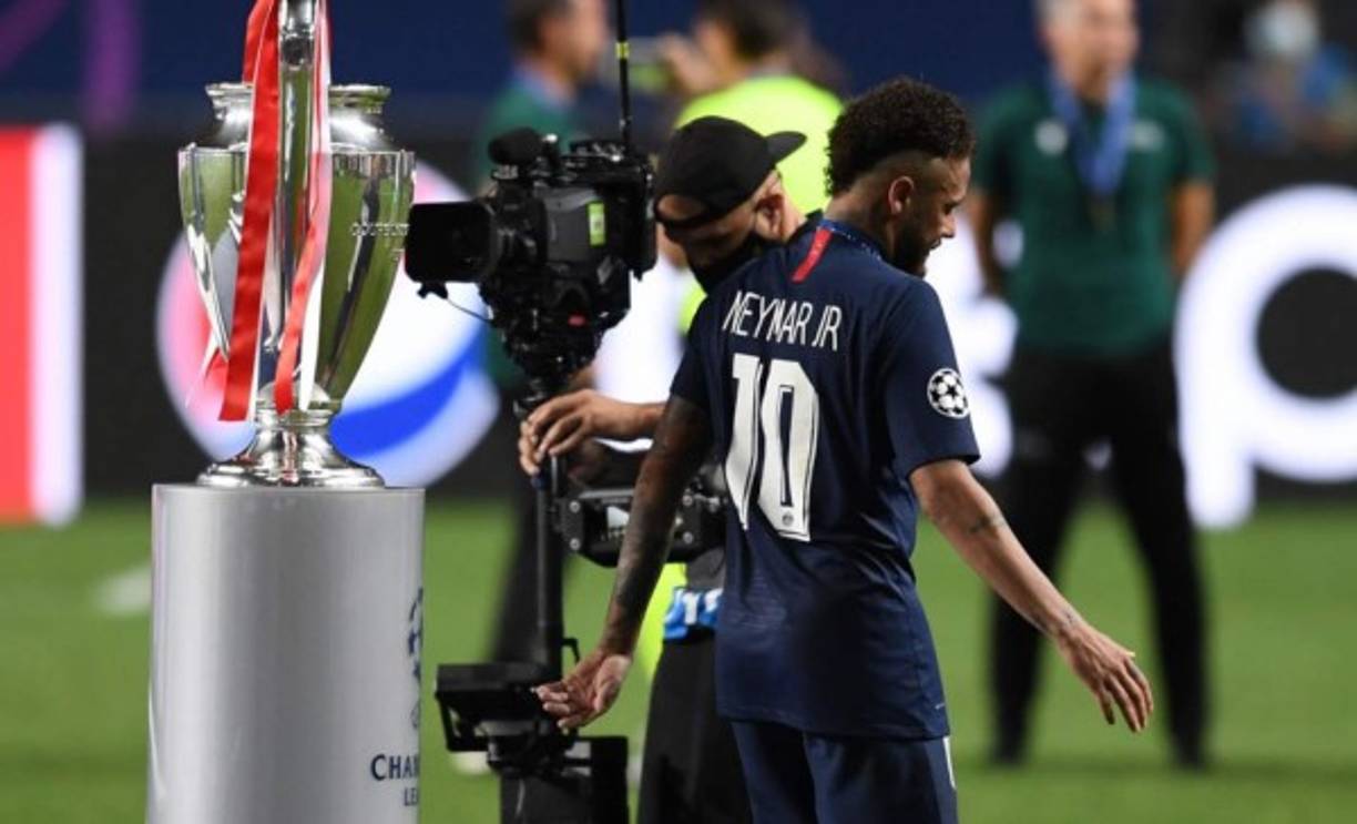 Neymar hizo un mal partido, porque falló una oportunidad y en otras dos jugadas muy importantes, y acabó llorando en Da Luz.