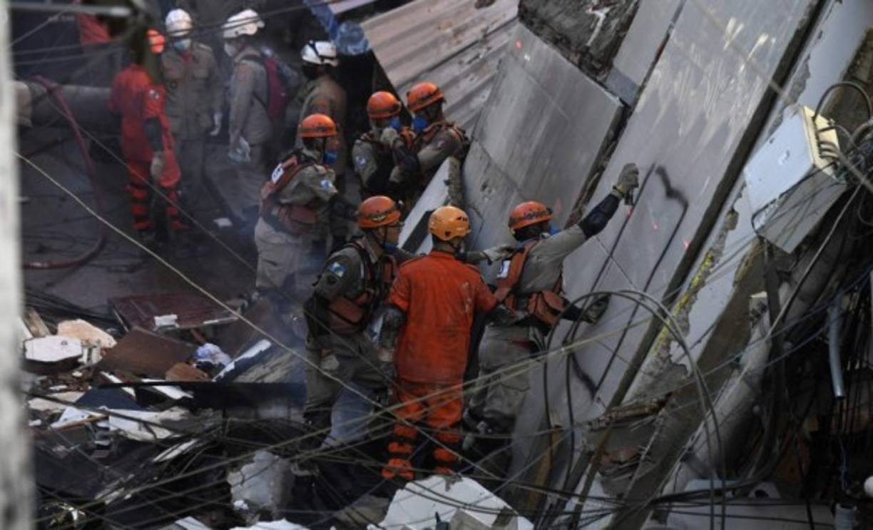 Un incendio igualmente ha sido registrado en el local y ya fue controlado por los bomberos.