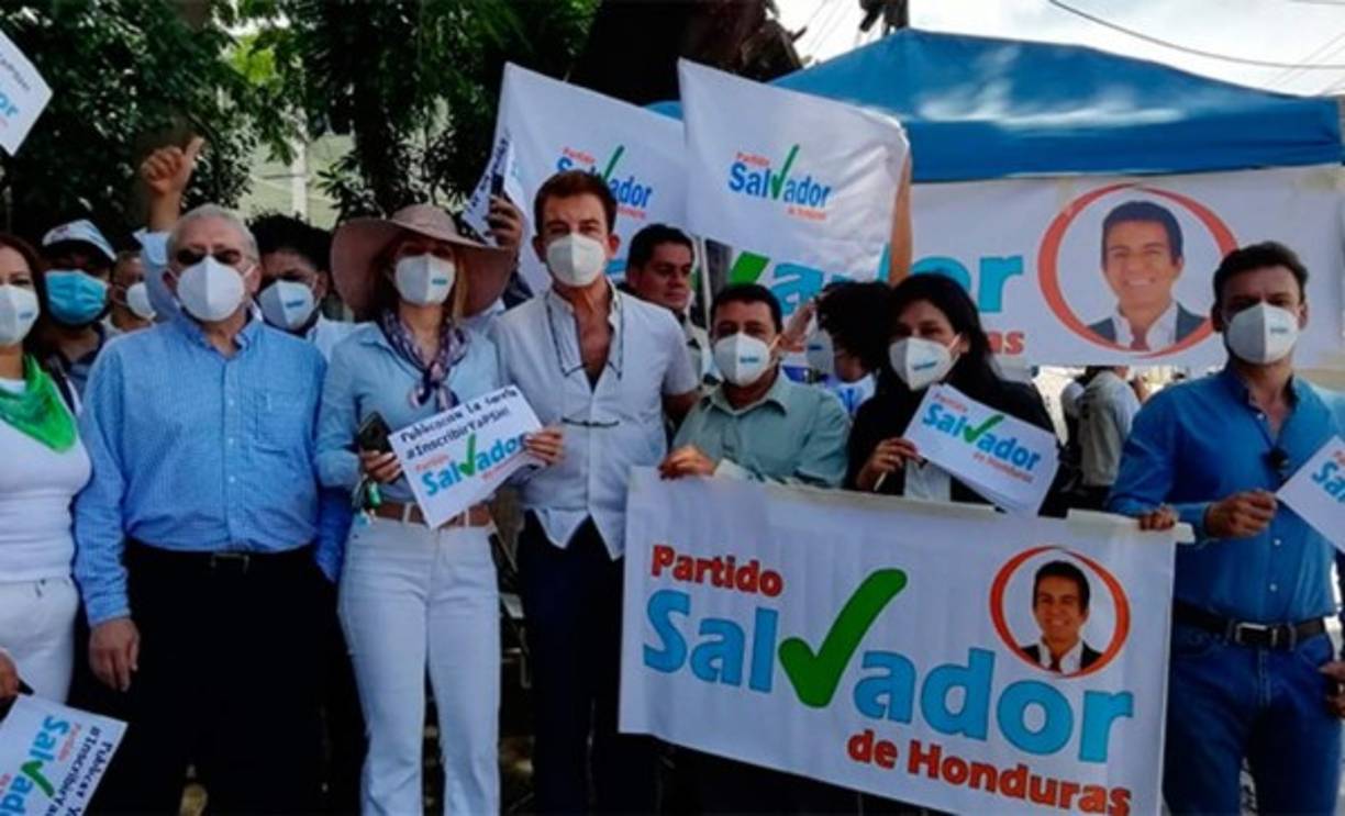 'Yo creo que hay que limpiar la casa, hay que limpiar el Congreso, sacar a las personas que están tomando decisiones en contra del país. Una cosa es ser autoritario y otra es limpiar la casa', explica Nasralla.