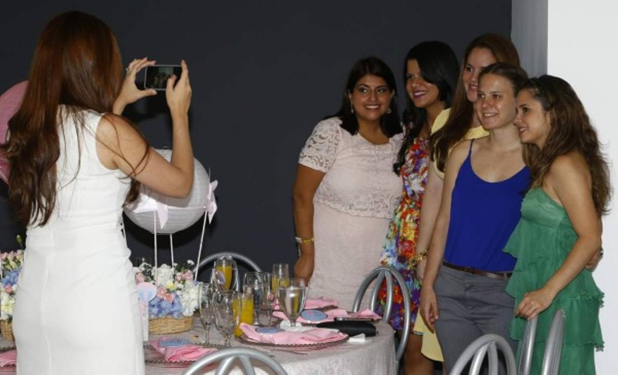 ¡Fotos chicas!Sonia Herrera, Gaby Montalván, Karina Dieck, Andrea Suazo y Julissa Panting.