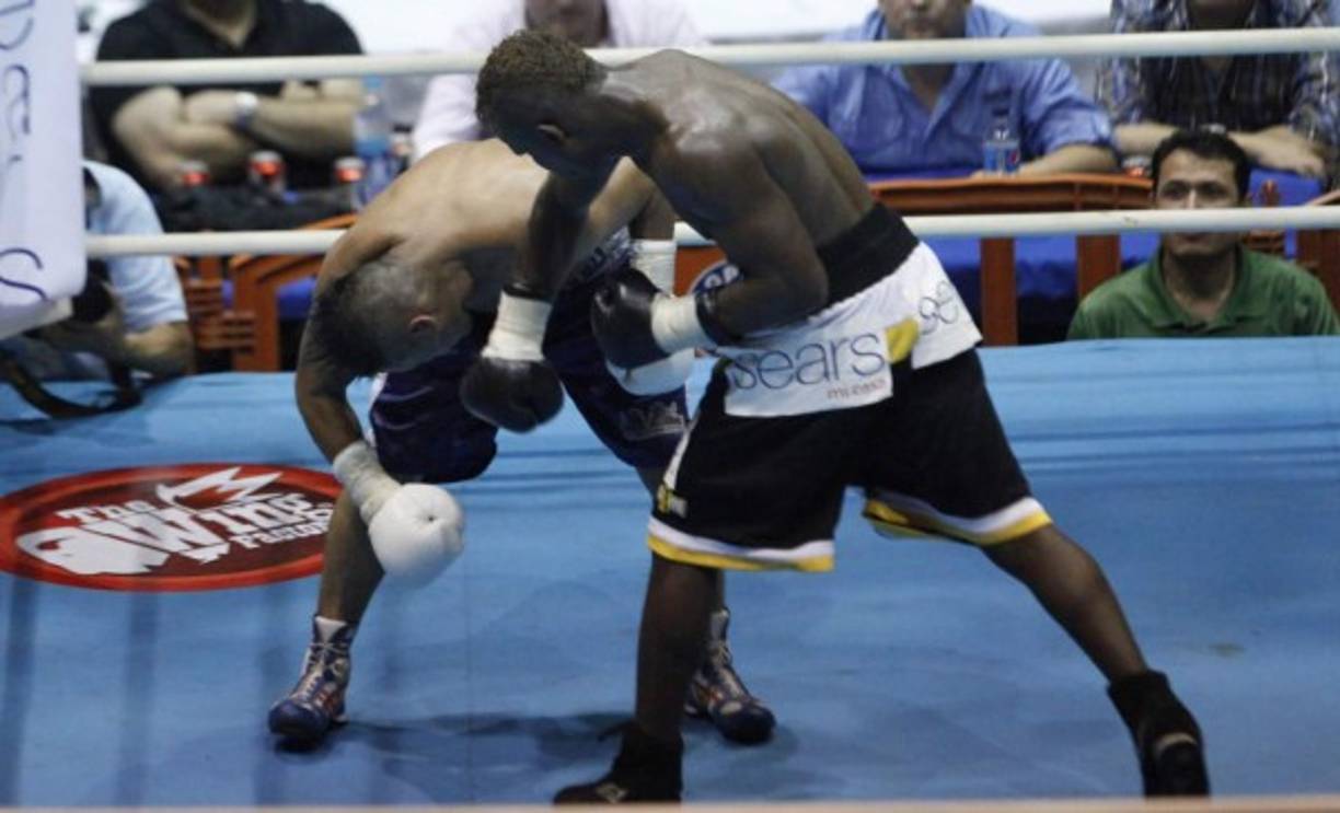 El pugilista hondureño sigue demostrando que tiene grandes cualidades.