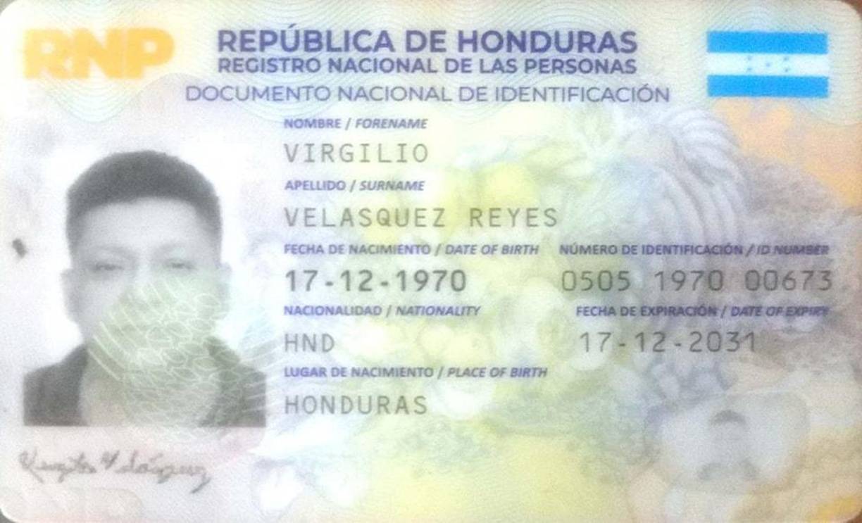 En ese momento, el uniformado desenfundó su pistola y repelió el ataque, hiriendo a Velásquez, quien murió en el acto. El hijo del ganadero, al ver que su papá estaba herido, se le lanzó al policía, pero el agente le disparó hiriéndolo mortalmente.