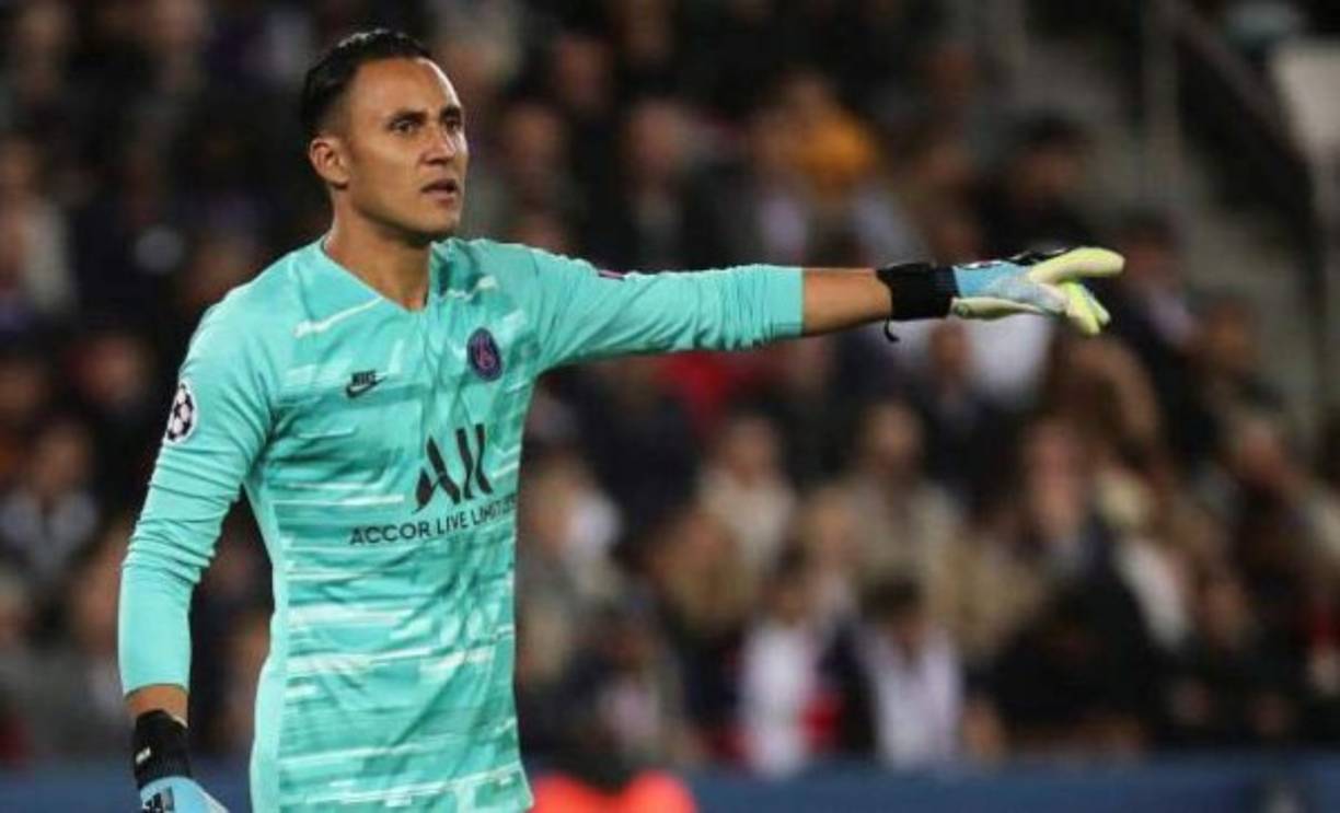 “Regala tu ausencia a quien no valora tu presencia”, esas fueron las enigmáticas palabras de Keylor Navas en sus redes sociales luego de los rumores que el PSG fichará al portero italiano Donnarumma. Medios señalan que el tico dejaría al cuadro parisino. Foto EFE.