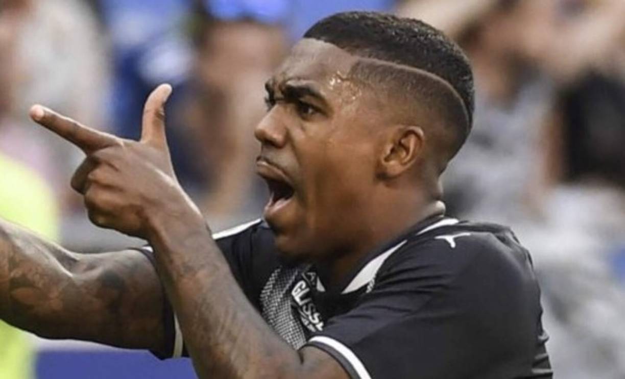 La Roma y el Bordeaux confirmaron un acuerdo por el fichaje del brasileño Malcom. Pero los planes se han visto modificados. Y es que, de acuerdo al reporte de Sky Sport Italia, el FC Barcelona se ha entrometido en el camino con una oferta significativa.