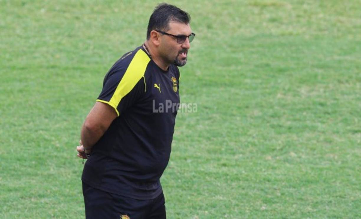 Tato García: El entrenador uruguayo estará llegando a Honduras en los próximos días con un defensor charrúa para reforzar a la máquina en el próximo torneo.