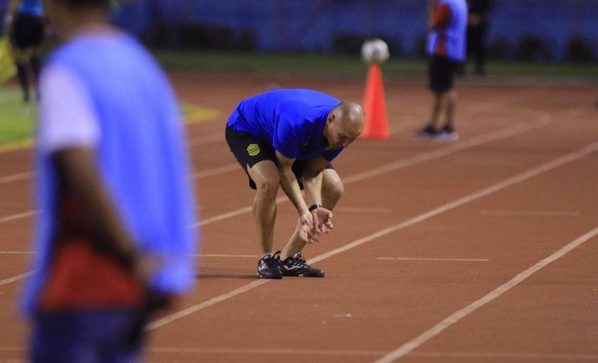 La frustración del ‘Palomo‘ Rodríguez durante el derbi sampedrano contra el Marathón.