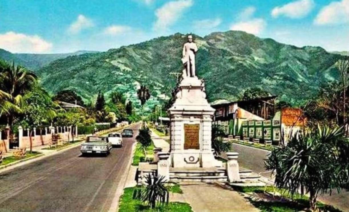 Foto de la Primera Calle entre 1960 y 1970 en lo que hoy es el área del Estadio Morazán.