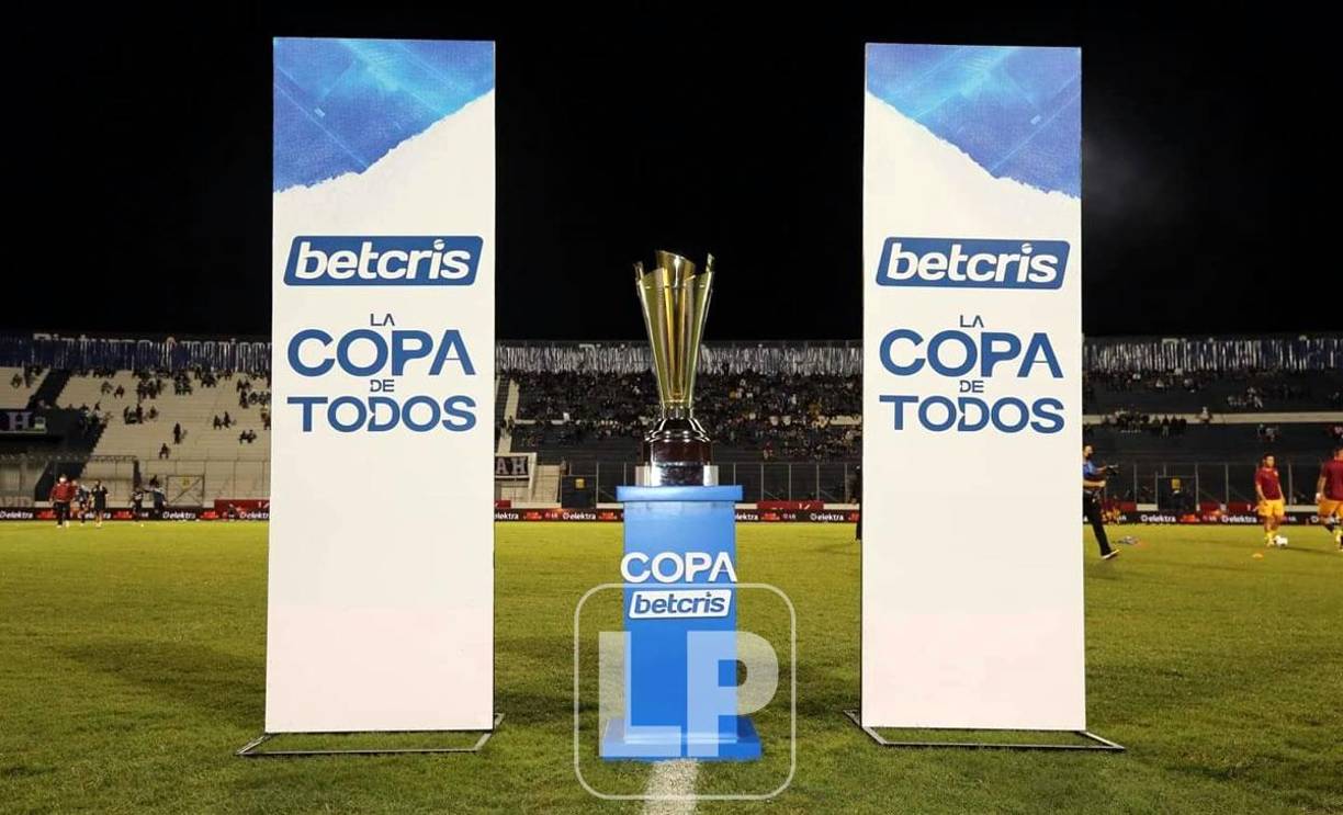 La Copa Betcris que se llevará el campeón.